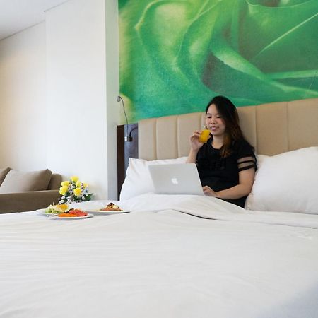 Primebiz Cikarang Hotel Luaran gambar