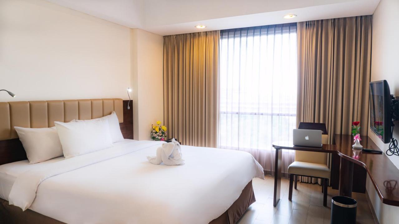 Primebiz Cikarang Hotel Luaran gambar