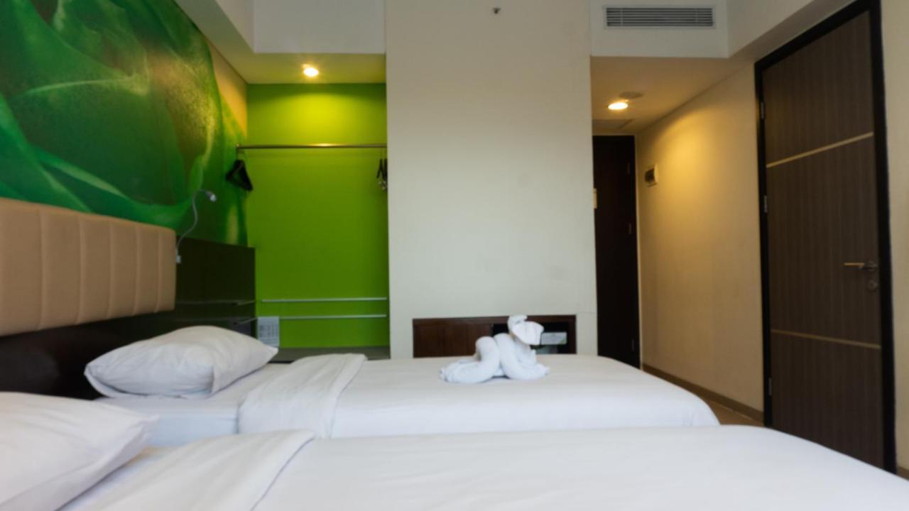 Primebiz Cikarang Hotel Luaran gambar