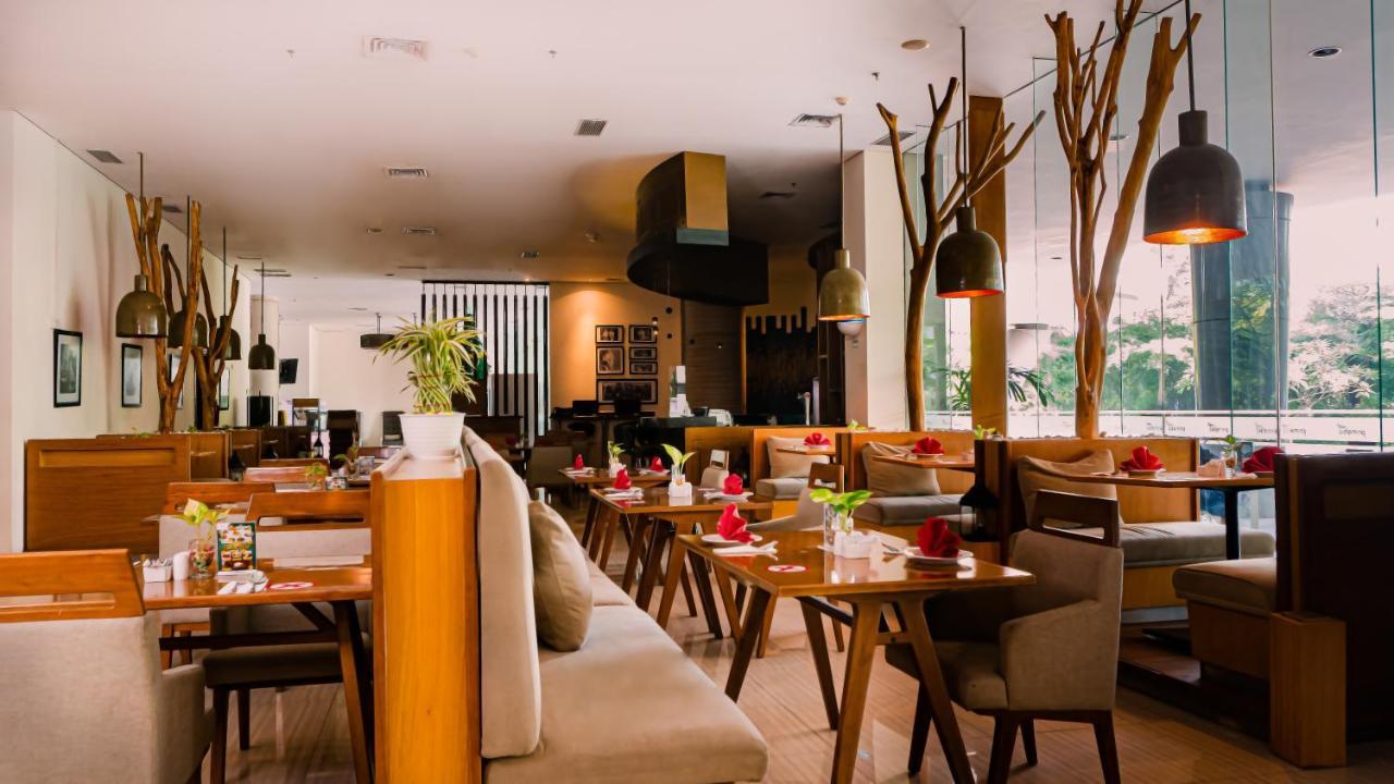 Primebiz Cikarang Hotel Luaran gambar
