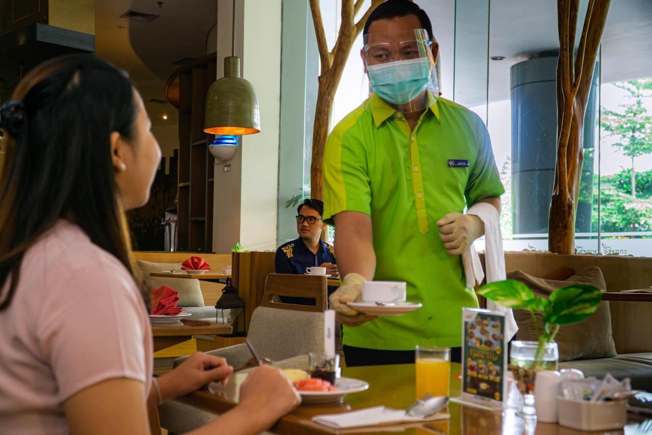 Primebiz Cikarang Hotel Luaran gambar
