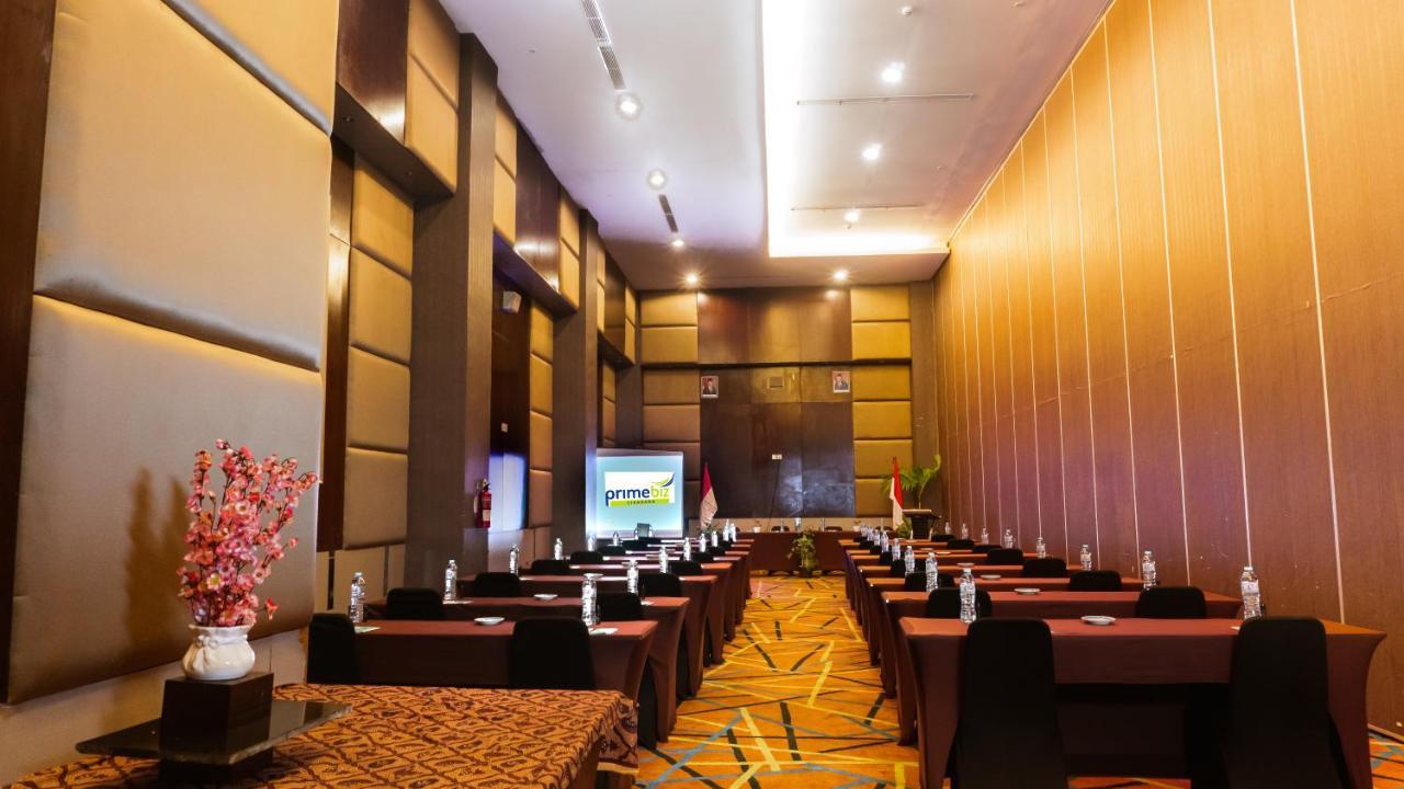 Primebiz Cikarang Hotel Luaran gambar