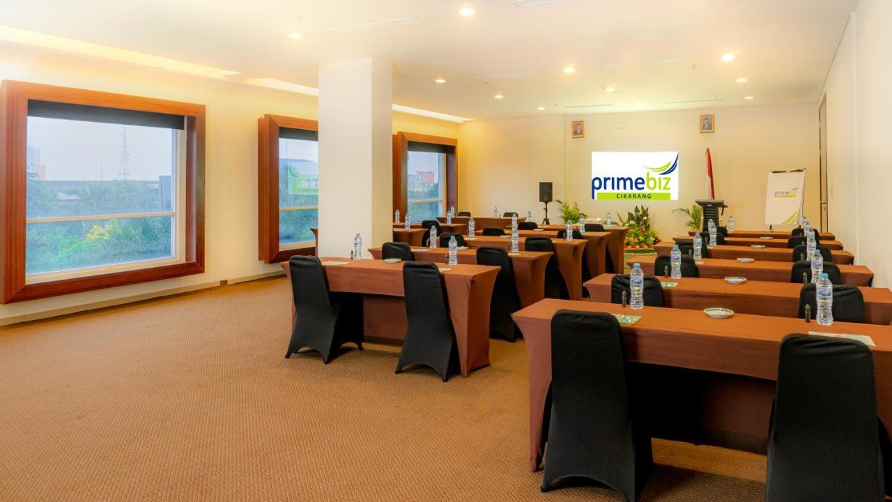 Primebiz Cikarang Hotel Luaran gambar