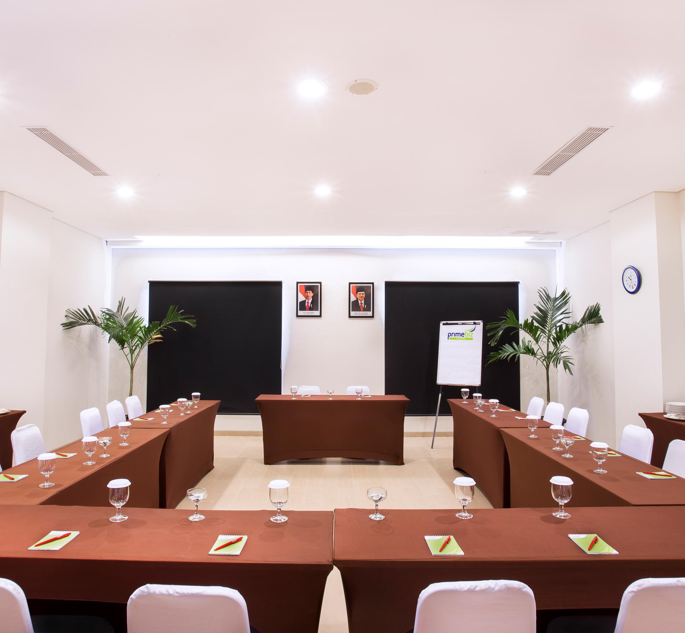 Primebiz Cikarang Hotel Luaran gambar