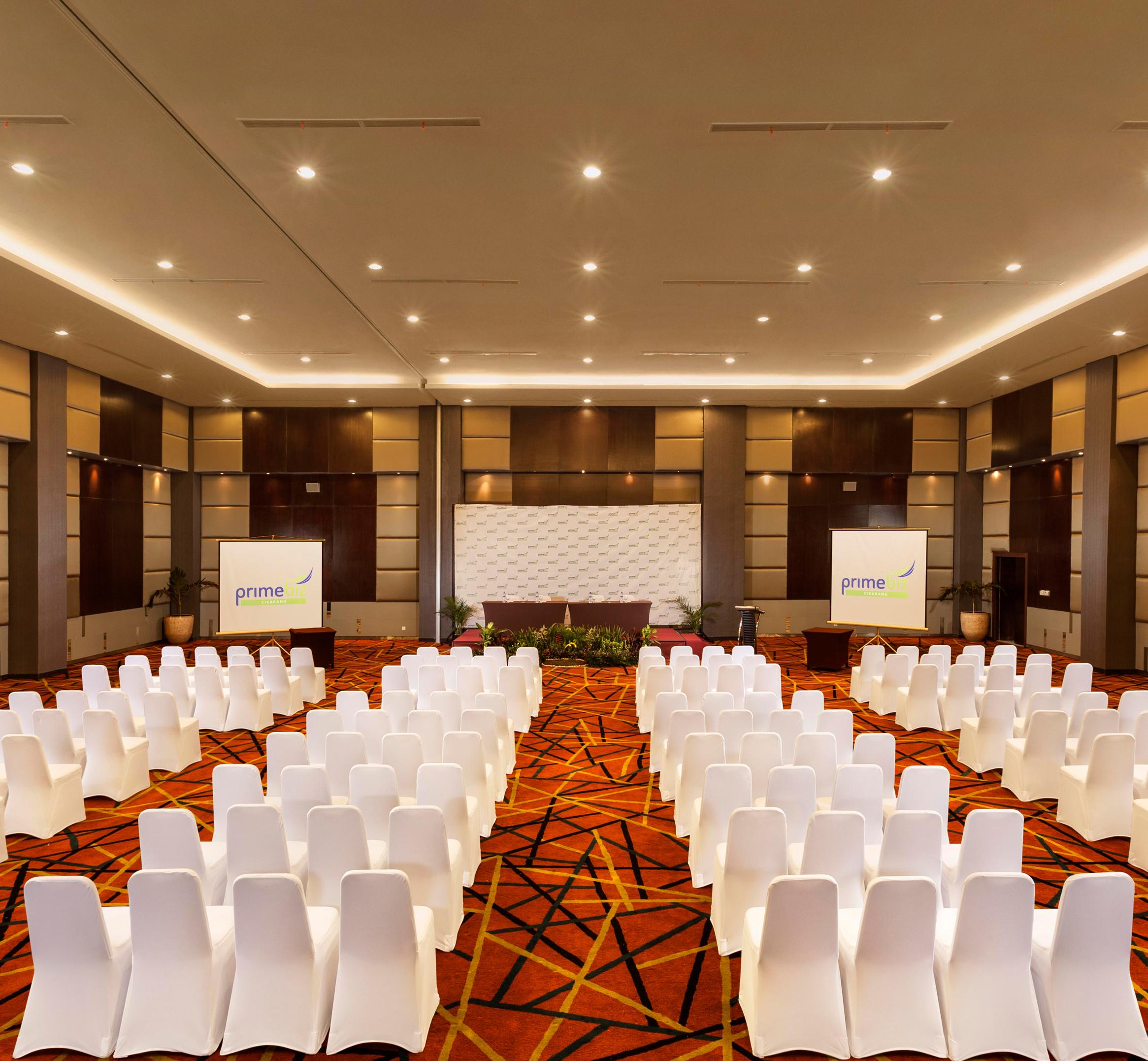 Primebiz Cikarang Hotel Luaran gambar