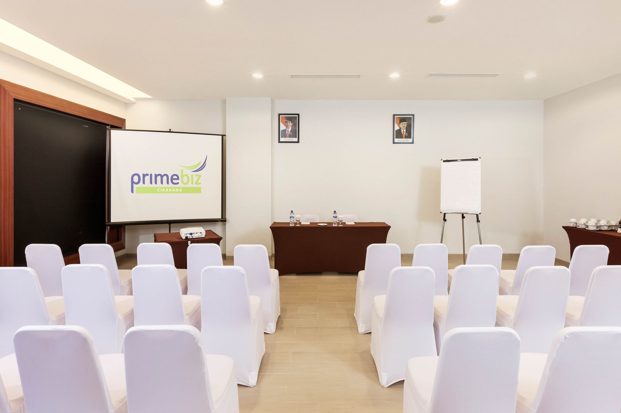 Primebiz Cikarang Hotel Luaran gambar